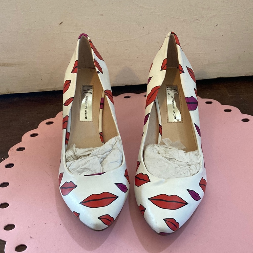 INC. White with red lips heel